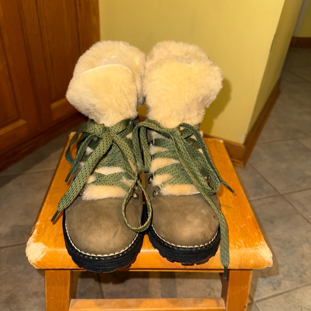 Women’s leather hiking boots